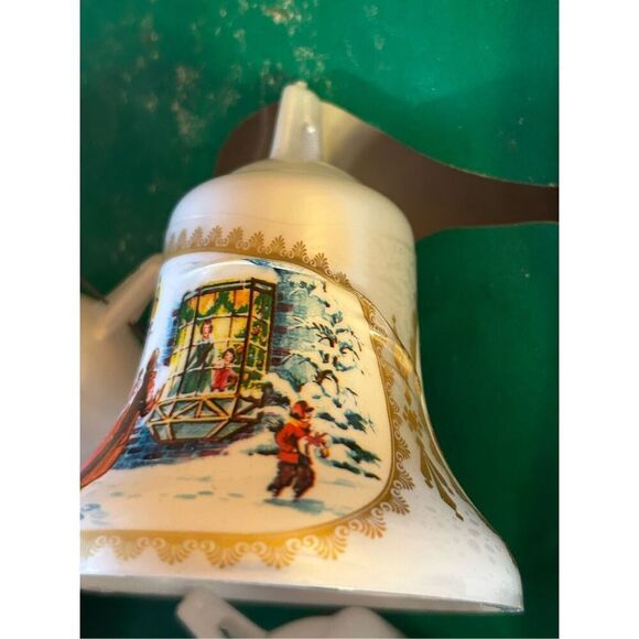 The Unbreakable Christmas Carolers Bell Style  Hanging Ornaments Bradford 1977 ( - Picture 5 of 7